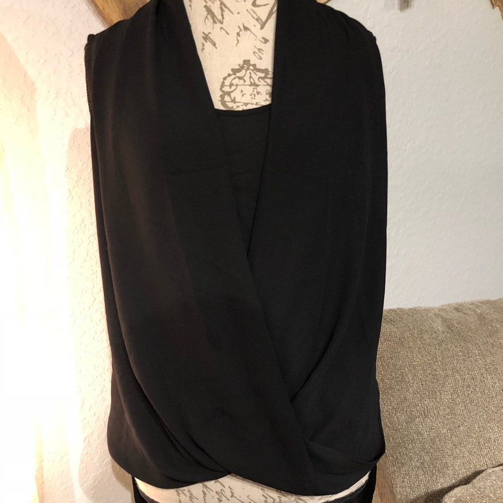 4[Vince Camuto] Wrap shirttail blouse